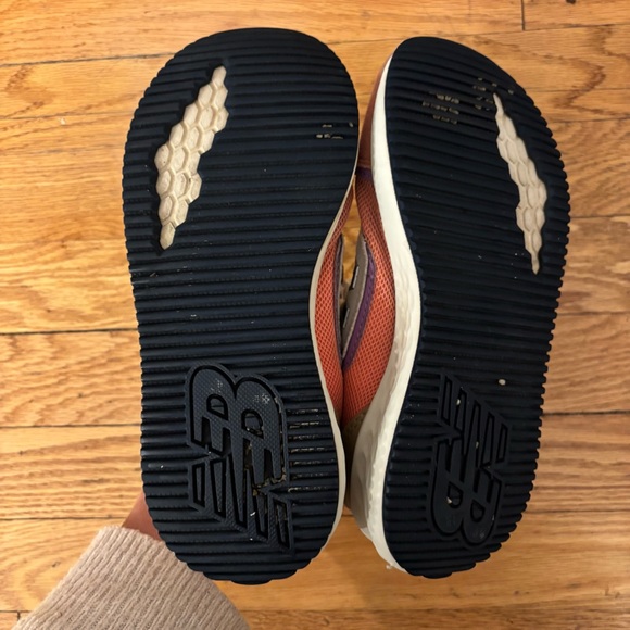 New Balance Coral and Beige Sneakers - Picture 4 of 5